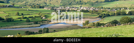 Reeth dans Swaledale. Photo prise de Harkerside. Banque D'Images