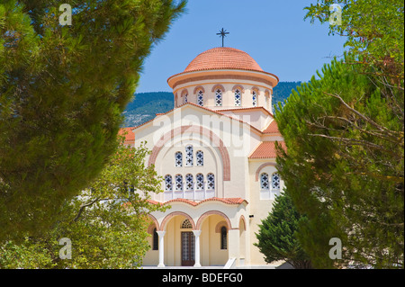 Vue panoramique de St Gerasimos monastère dans la vallée sur le Grec Omala Méditerranée île de Céphalonie, Grèce GR Banque D'Images