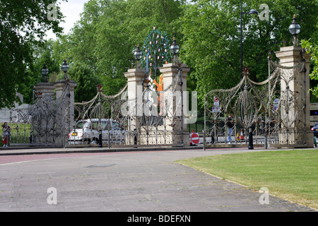 La reine Elizabeth Gates Hyde Park London UK Banque D'Images