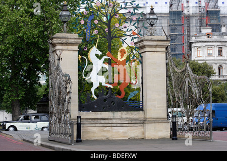 La reine Elizabeth Gates Hyde Park London UK Banque D'Images