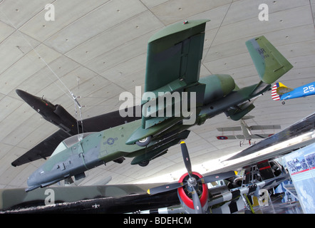 Le Fairxhild A-10A Thunderbolt, affectueusement connu sous le nom de Warthog, actuellement exposé dans le Musée de l'air américain, Duxford IWM Banque D'Images