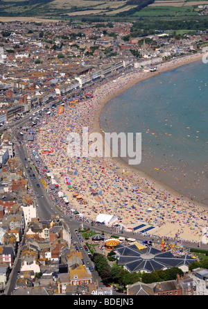 Plage, Plage de Weymouth, vue aérienne de touristes sur la plage de Weymouth par temps chaud dans le Dorset, Angleterre, Royaume-Uni Banque D'Images