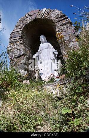 Lieu de culte à St, non la mère de St David, le long du sentier littoral près de St Davids, Pembrokeshire, Pays de Galles de l'ouest Banque D'Images