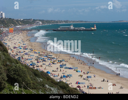 La plage et la jetée de l'ouest, la baie de Poole, Bournemouth, Dorset, UK Banque D'Images