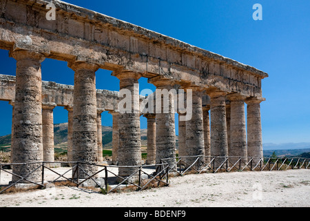 Le temple de Ségeste, en Sicile, vue depuis le sud-ouest. Banque D'Images