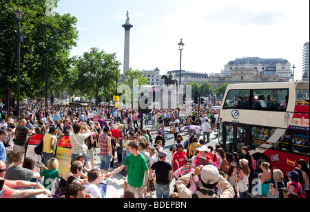 Gay pride Mars à Trafalgar Square à Londres UK Banque D'Images