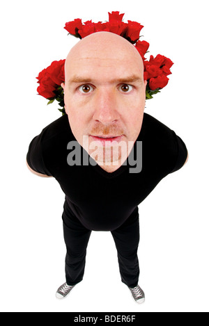 Tête à tête homme hinding un bouquet de roses rouges dans le dos Banque D'Images