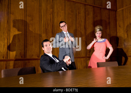 Vintage portrait of businesspeople in boardroom Banque D'Images