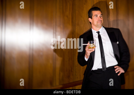 Vintage portrait of Mid adult businessman smoking Banque D'Images