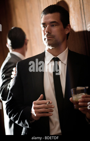 Vintage portrait of businessman boire et fumer Banque D'Images