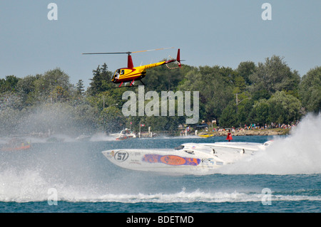 Chase Hélicoptère avion course de bateaux au cours de photographie Banque D'Images