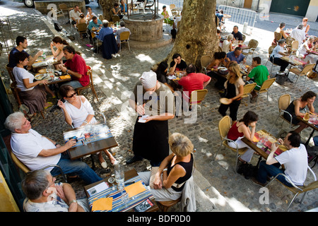 Café en plein air à Perpignan France Banque D'Images