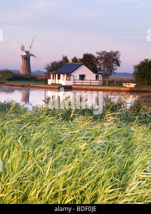 St Benet's drainage niveau moulin sur les Norfolk Broads Banque D'Images