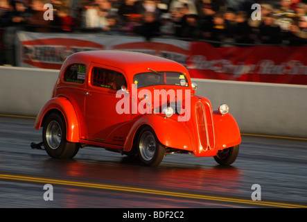 Dragster sur le 1/4 de mile bande à Santa Pod Banque D'Images