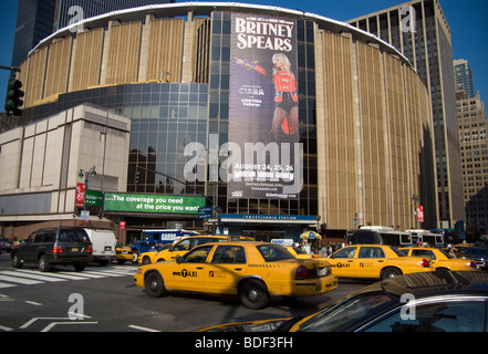 Une grande banderole favorise l'apparition de Britney Spears au Madison Square Garden à New York Banque D'Images