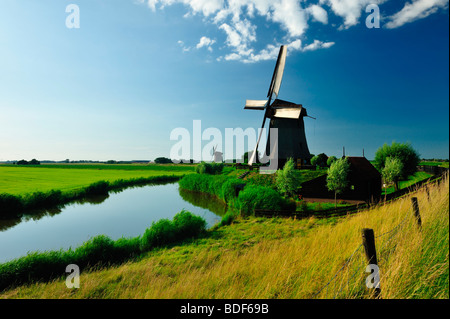 Beau paysage moulin à vent Aux Pays-Bas, Schermerhorn, Schermer, Hollande-sept. Banque D'Images