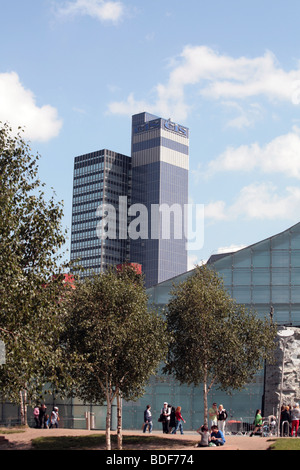 La Coopérative de la CEI d'assurance bâtiment avec des panneaux solaires Manchester en Angleterre Banque D'Images