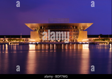 Opera House de Copenhague au Danemark dans la nuit Banque D'Images