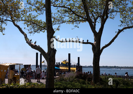 Scène d'été dans la région de Battery Park New York City Banque D'Images