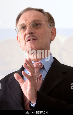 Guenter von Au, président de l'exécutif de l'Sued-Chemie AG, au cours de la conférence de presse sur les états financiers sur le 02.04.2009 dans Banque D'Images