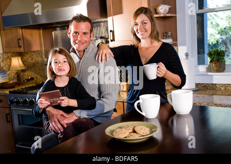 Snack Family in kitchen Banque D'Images