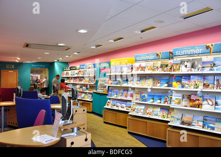 Intérieur de premier choix des agents de voyages, Chantry Centre Commercial, Andover, Hampshire, Angleterre, Royaume-Uni Banque D'Images