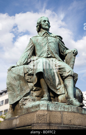 Statue de Otto von Guericke sur l'Alter Markt, Magdebourg, Saxe-Anhalt, Allemagne Banque D'Images