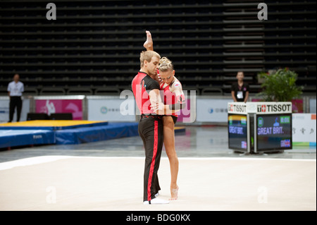 L'acrobatie gymnastique paire mixte Concours, jeux du monde, Kaohsiung, Taiwan, le 20 juillet 2009 Banque D'Images