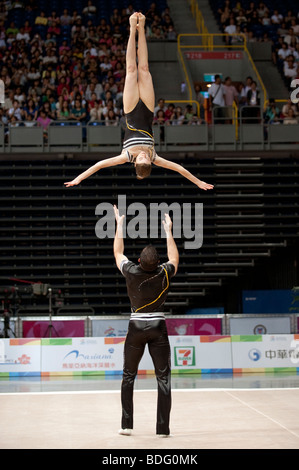 L'acrobatie gymnastique paire mixte Concours, jeux du monde, Kaohsiung, Taiwan, le 20 juillet 2009 Banque D'Images