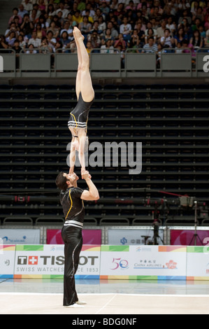 L'acrobatie gymnastique paire mixte Concours, jeux du monde, Kaohsiung, Taiwan, le 20 juillet 2009 Banque D'Images