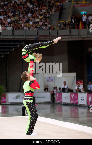 L'acrobatie gymnastique paire mixte Concours, jeux du monde, Kaohsiung, Taiwan, le 20 juillet 2009 Banque D'Images