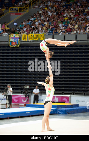 Paire d'acrobatie gymnastique compétition Femmes, monde jeux, Kaohsiung, Taiwan, le 20 juillet 2009 Banque D'Images