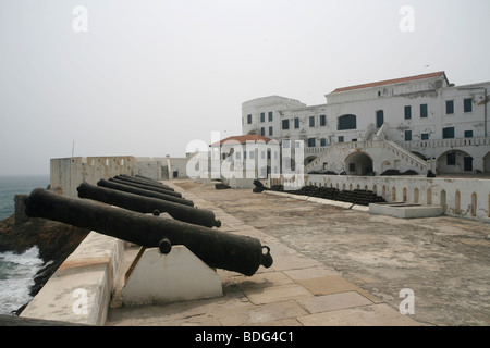 Cape Coast Castle. L'un des plus grands exportateurs de forts holding esclaves esclaves capturés à l'Amérique. Cape Coast. Le Ghana. L'Afrique de l'Ouest. Banque D'Images