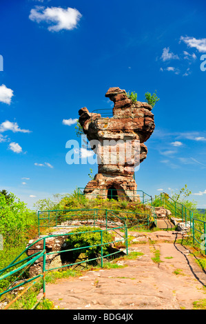 Ruines de Drachenfels, également appelé Busenberg, molaire, Naturpark Pfaelzerwald montagne nature reserve, Palatinat, Rhineland-Palatina Banque D'Images