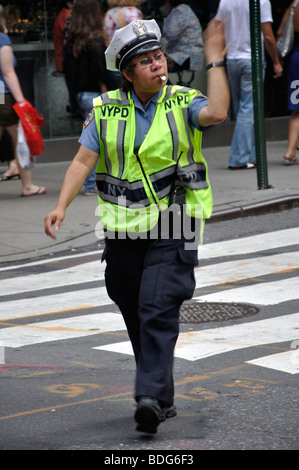 Contrôleur du trafic des femmes dans la ville de New York Banque D'Images