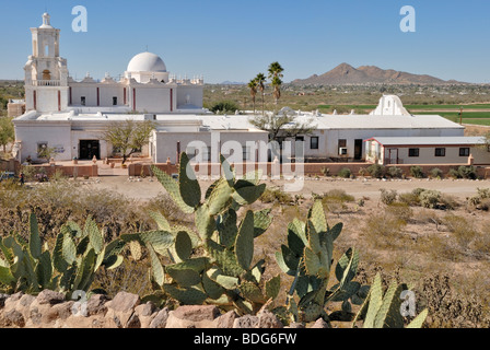 Mission San Xavier del Bac, aussi connu sous le nom de "Colombe blanche du désert, au sud de Tucson, Arizona, USA Banque D'Images