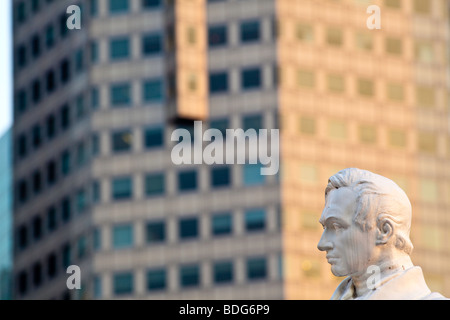 Singapour, Singapour Riverwalk, Raffles Statue. Banque D'Images