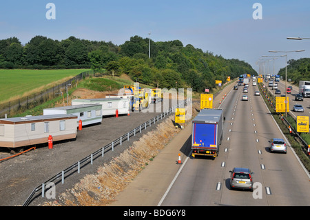 Caravane composé tel que l'hébergement temporaire pour les équipes de rétablissement au cours de ventilation autoroute M25 creuse Banque D'Images