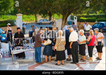 Assister les pèlerins festival annuel à Saint Gerasimos monastère dans la vallée Omala sur l'île grecque de Céphalonie, Grèce GR Banque D'Images
