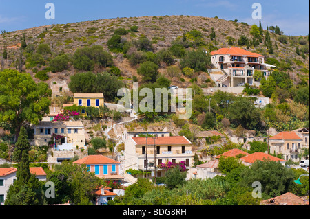 Vue sur le village pittoresque d'Assos sur la Méditerranée grecque île de Céphalonie, Grèce GR Banque D'Images