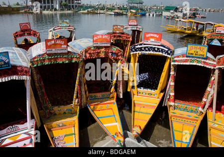 L'Inde, au Cachemire Srinagar, le lac Dal, Shikara, Water Taxi.Paradise Banque D'Images