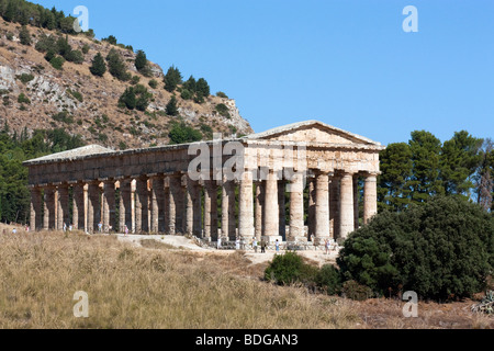 Le temple de Ségeste, en Sicile, en vue du sud-est. Banque D'Images