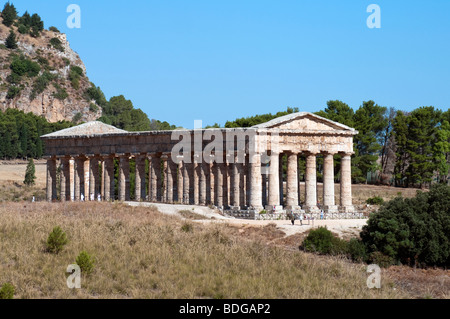 Le temple de Ségeste, en Sicile, en vue du sud-est. Banque D'Images