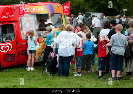 Burwarton crème glacée à la file d'afficher le Shropshire Banque D'Images