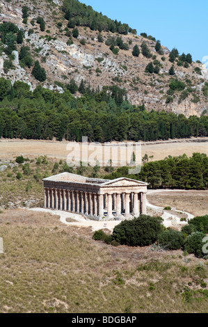 Le temple de Ségeste, en Sicile, en vue du sud-est. Banque D'Images