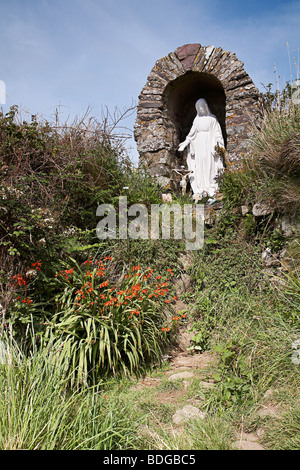 Lieu de culte à St, non la mère de St David, le long du sentier littoral près de St Davids, Pembrokeshire, Pays de Galles de l'ouest Banque D'Images