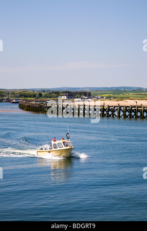 Voyage de pêche laissant Amble Northumberland England Banque D'Images