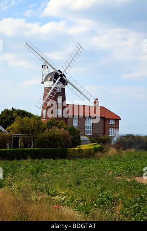 Moulin à eau Weybourne Weybourne North Norfolk. Le moulin a été transformé en résidence privée. Banque D'Images