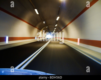 Tunnel sur la route SS125, Sardaigne, Italie Banque D'Images