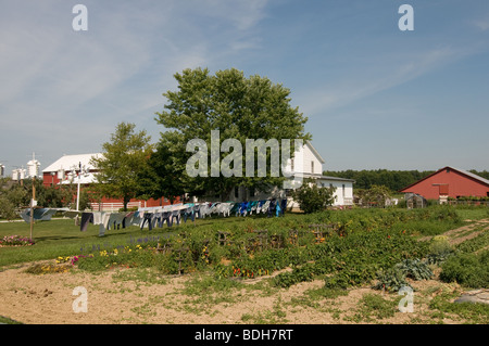 Jardin amish et les vêtements sur la ligne d'habillement USA Banque D'Images